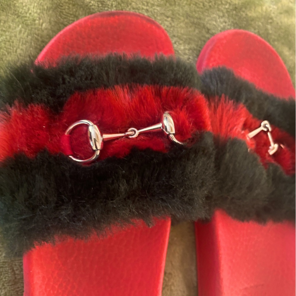 KIDS' FAUX FUR SLIDES IN RED